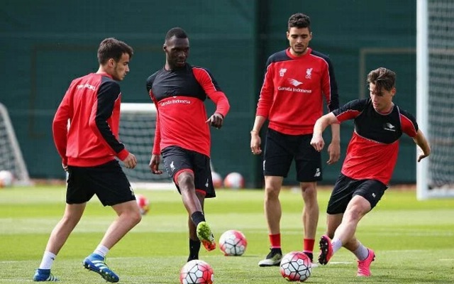 Sergi Canos passing in LFC training