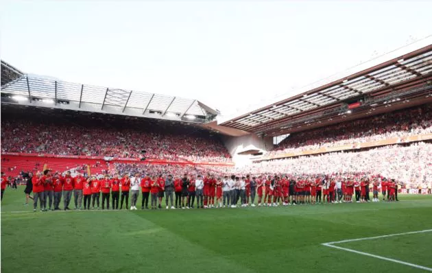 liverpool-players-anfield