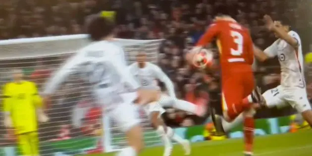 Wataru Endo tackled against Lille