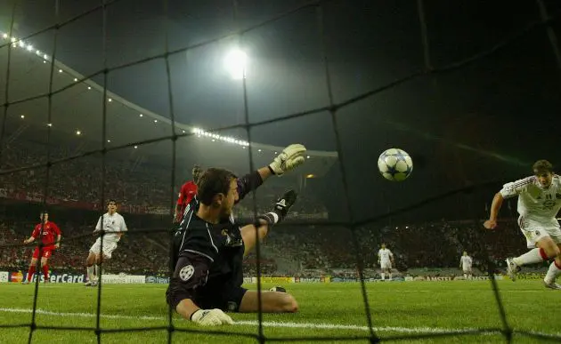 Jerzy Dudek saves from Andriy Shevchenko in the 2005 Champions League final